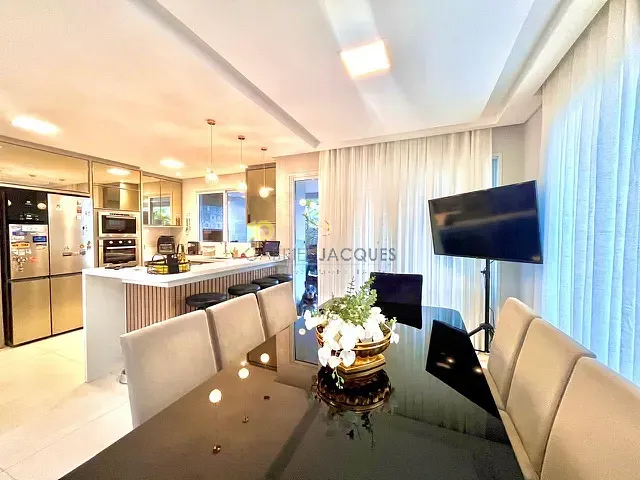 Casa com 415m² 4 quartos e 3 banheiros, à venda, no bairro Pedra Branca em Palhoça