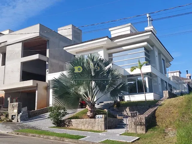 Casa com 415m² 4 quartos e 3 banheiros, à venda, no bairro Pedra Branca em Palhoça