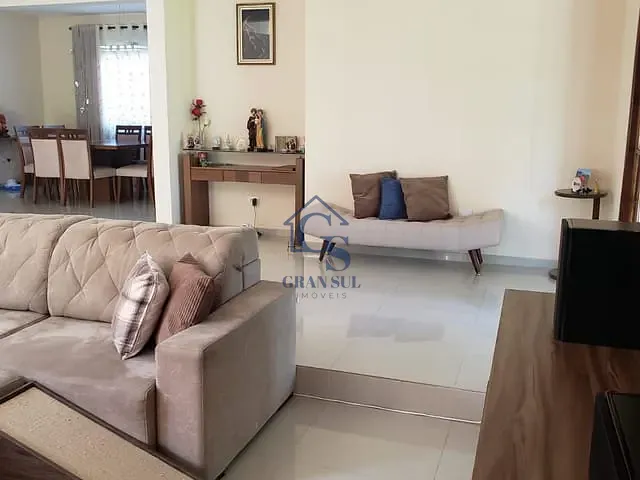 Casa com 900m² 3 quartos e 2 banheiros, à venda, no bairro Loteamento Chacaras Embu-Guacu em Embu-Guaçu