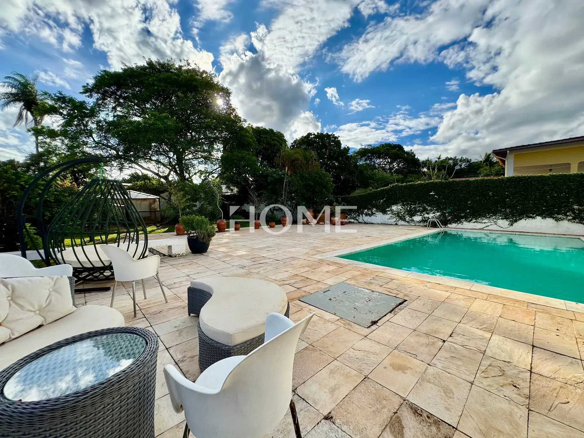 SHIS QL 16  – 1.200m² – 4 QUARTOS – LOCALIZAÇÃO PRIVILEGIADA