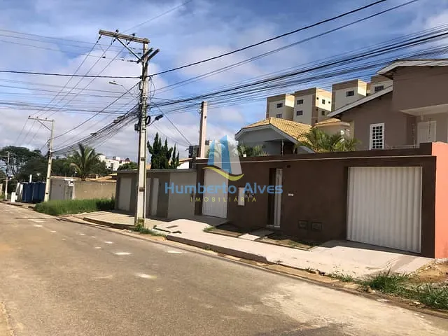 Casa 6 quartos e 6 banheiros, à venda, no bairro Candeias em Vitória da Conquista