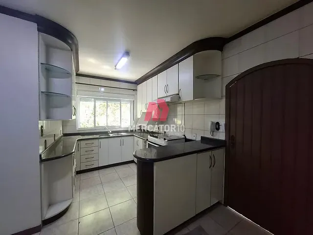 Casa 5 quartos e 3 banheiros, para alugar, no bairro Salto em Blumenau
