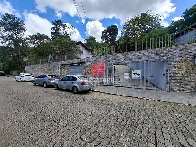 Casa 5 quartos e 3 banheiros, para alugar, no bairro Salto em Blumenau