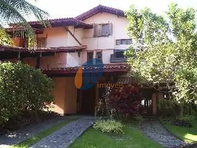 Casa 7 quartos e 3 banheiros, à venda, no bairro Piratininga em Niterói