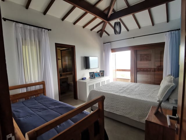 Casa com 1500m² 8 quartos e 9 banheiros, à venda, no bairro Siriúba em Ilhabela