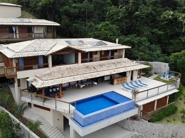 Casa com 1500m² 8 quartos e 9 banheiros, à venda, no bairro Siriúba em Ilhabela