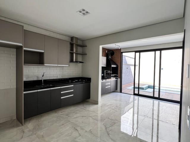 Casa 3 quartos e 4 banheiros, à venda, no bairro Portais (Polvilho) em Cajamar