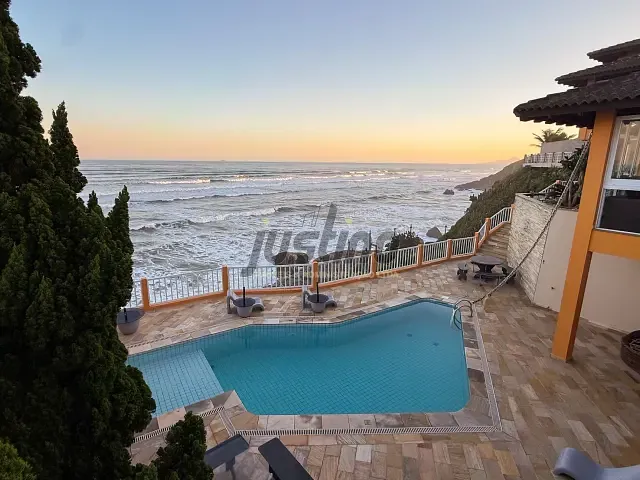 Casa com 811m² 8 quartos e 3 banheiros, à venda, no bairro Praia dos Sonhos em Itanhaém