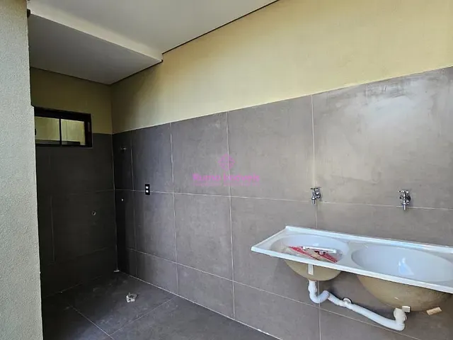 Casa 2 quartos e 1 banheiro, à venda, no bairro Residencial Canaã II em Rio Verde