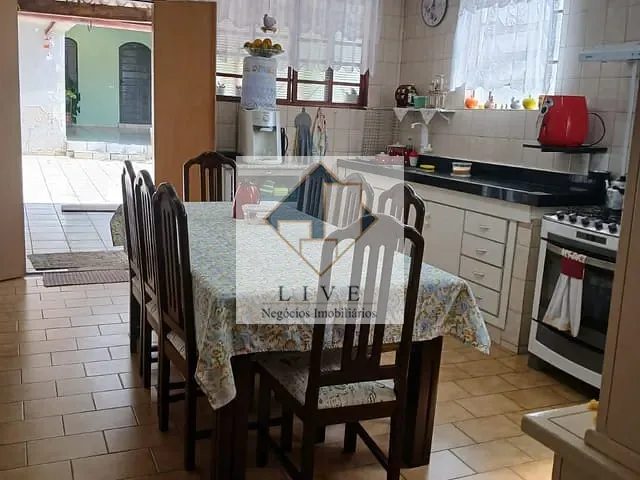 Casa 5 quartos e 2 banheiros, à venda, no bairro Centro em Americana