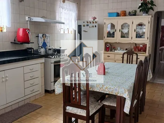 Casa 5 quartos e 2 banheiros, à venda, no bairro Centro em Americana