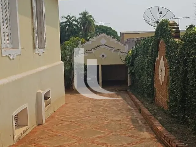 Casa com 4326m² 10 quartos e 6 banheiros, à venda, no bairro Centro em Brotas