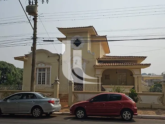 Casa com 4326m² 10 quartos e 6 banheiros, à venda, no bairro Centro em Brotas