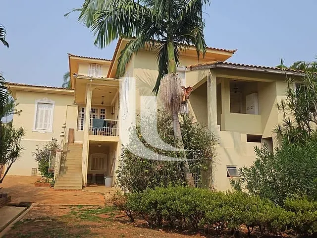 Casa com 4326m² 10 quartos e 6 banheiros, à venda, no bairro Centro em Brotas