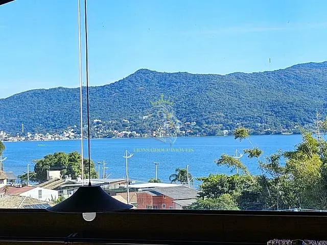 Casa com 1000m² 6 quartos e 3 banheiros, à venda, no bairro Barra da Lagoa em Florianópolis