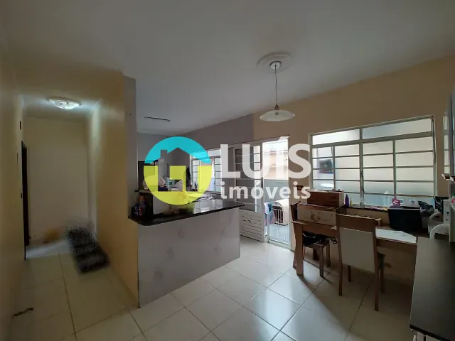 Casa com 220m² 3 quartos e 1 banheiro, à venda, no bairro Pássaro da Ilha em Guaranésia