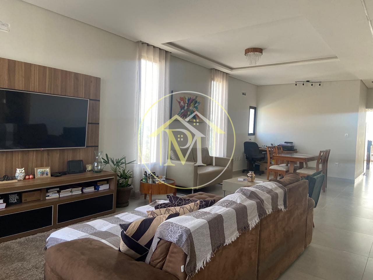 Casa à venda com 4 quartos, 346m² - Foto 1