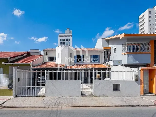 Casa com 276m² 3 quartos e 2 banheiros, à venda, no bairro Centro em Itajaí