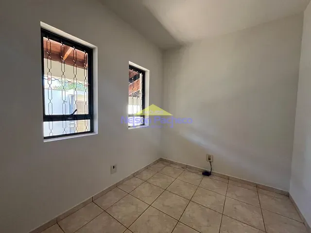 Casa com 453m² 3 quartos e 2 banheiros, para alugar, no bairro Chácara Rossi em Capivari
