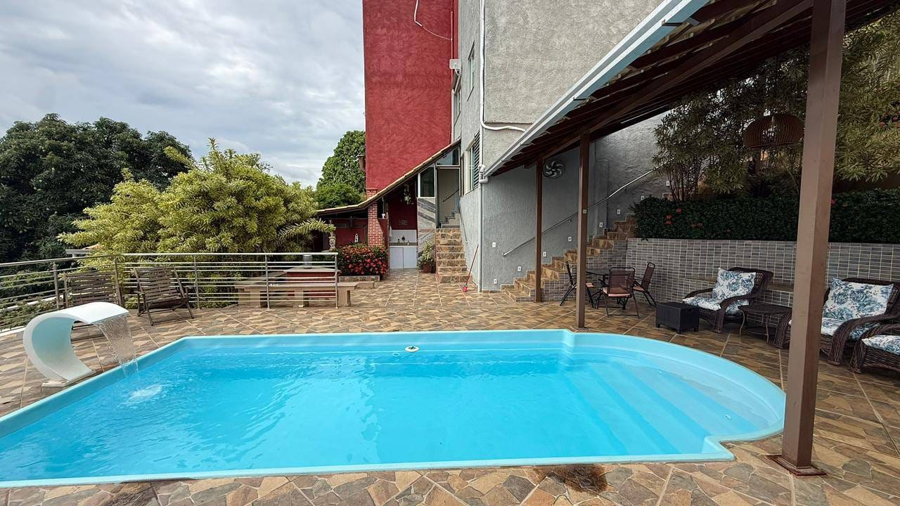 CASA  COM SAUNA, JACUZZI, PISCINA E ACADEMIA PRÓPRIA