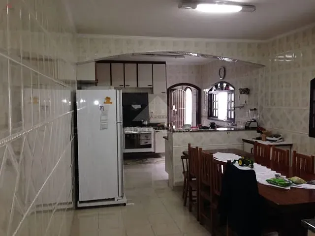 Casa com 320m² 4 quartos e 5 banheiros, à venda, no bairro Vila Nossa Senhora das Vitórias em Mauá
