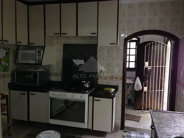 Casa com 320m² 4 quartos e 5 banheiros, à venda, no bairro Vila Nossa Senhora das Vitórias em Mauá
