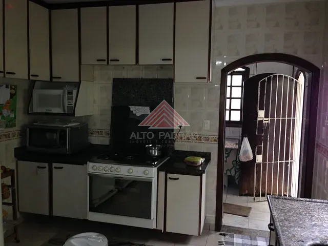 Casa com 320m² 4 quartos e 5 banheiros, à venda, no bairro Vila Nossa Senhora das Vitórias em Mauá