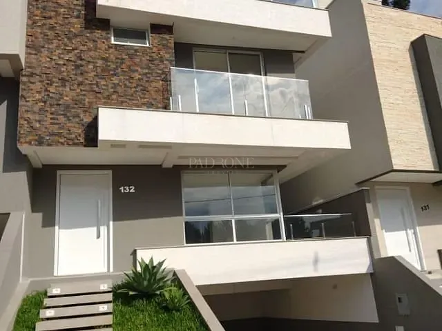 Casa com 212m², à venda, no bairro Santa Cândida em Curitiba