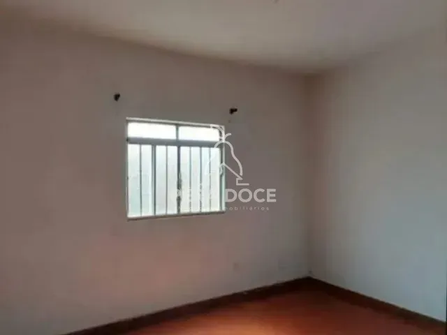Casa 4 quartos e 2 banheiros, à venda, no bairro Leblon em Uberaba