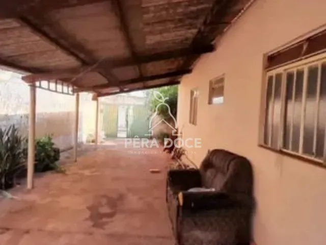 Casa 4 quartos e 2 banheiros, à venda, no bairro Leblon em Uberaba
