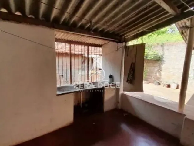 Casa 4 quartos e 2 banheiros, à venda, no bairro Leblon em Uberaba