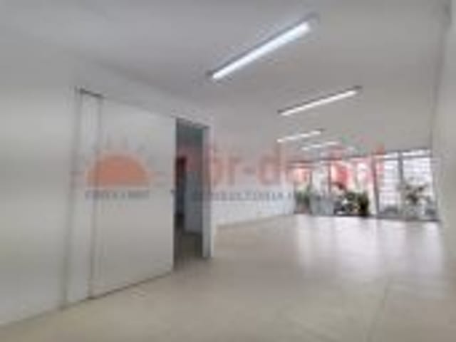 Casa com 695m², para alugar, no bairro Sumarezinho em São Paulo