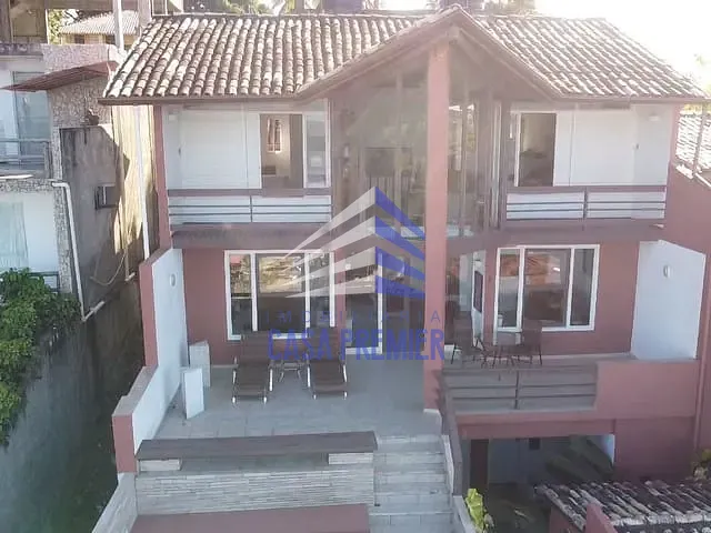 Casa com 420m² 6 quartos e 6 banheiros, à venda, no bairro Olivença em Ilhéus