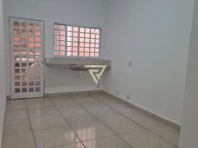 Casa com 160m² 3 quartos e 2 banheiros, à venda ou para alugar, no bairro Parque dos Pinus em Ribeirão Preto