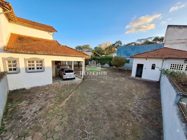 Casa com 772m² 4 quartos e 2 banheiros, à venda, no bairro Laranjal em Volta Redonda