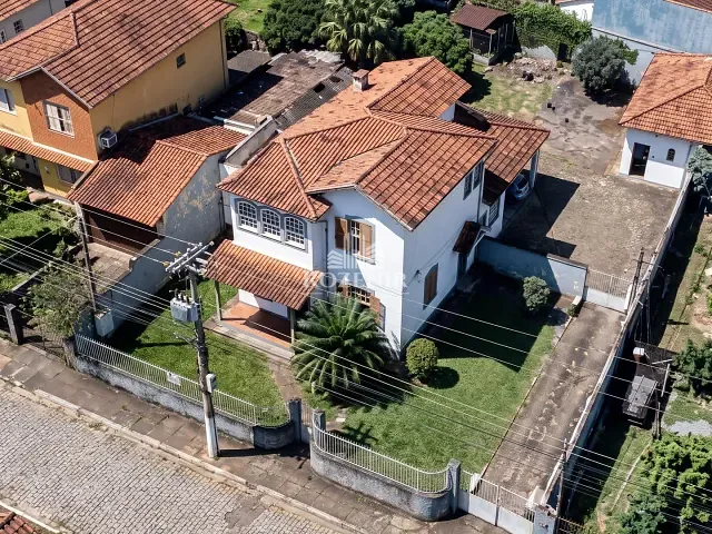 Casa com 772m² 4 quartos e 2 banheiros, à venda, no bairro Laranjal em Volta Redonda