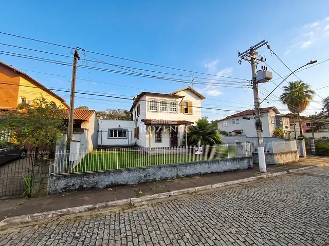 Casa com 772m² 4 quartos e 2 banheiros, à venda, no bairro Laranjal em Volta Redonda