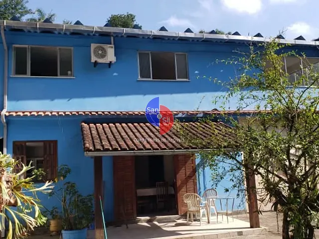 Casa com 6000m² 4 quartos e 2 banheiros, à venda, no bairro Monte Oliveti em Guapimirim