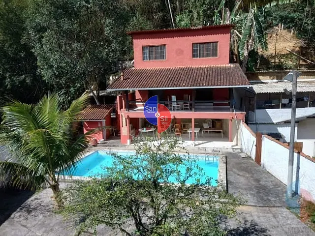 Casa com 6000m² 4 quartos e 2 banheiros, à venda, no bairro Monte Oliveti em Guapimirim