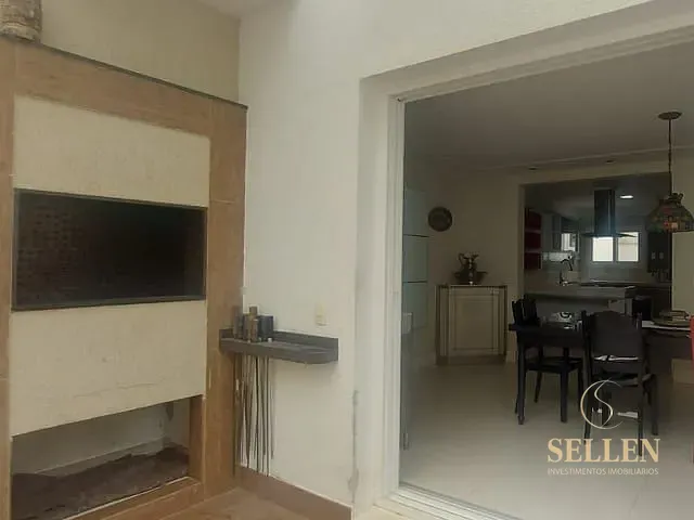 Casa 5 quartos e 2 banheiros, à venda, no bairro Praia dos Amores em Balneário Camboriú