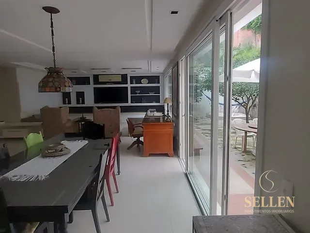 Casa 5 quartos e 2 banheiros, à venda, no bairro Praia dos Amores em Balneário Camboriú