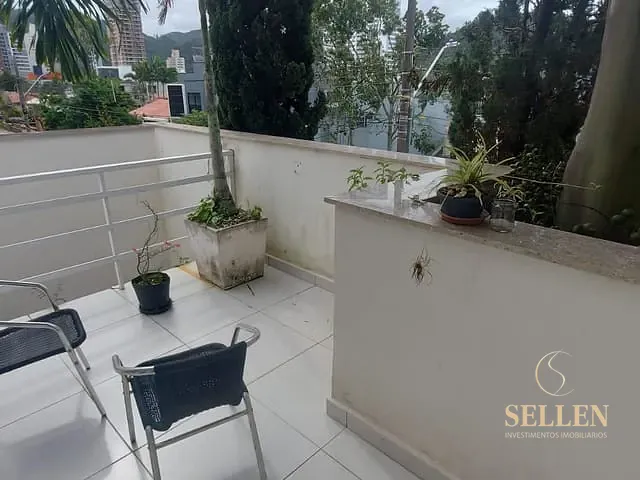 Casa 5 quartos e 2 banheiros, à venda, no bairro Praia dos Amores em Balneário Camboriú