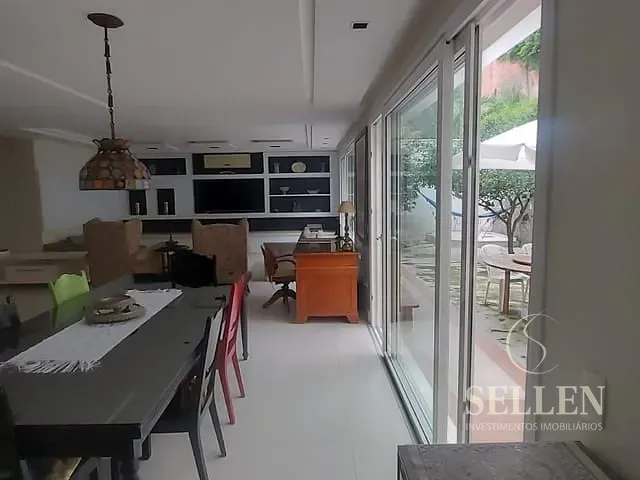 Casa 5 quartos e 2 banheiros, à venda, no bairro Praia dos Amores em Balneário Camboriú