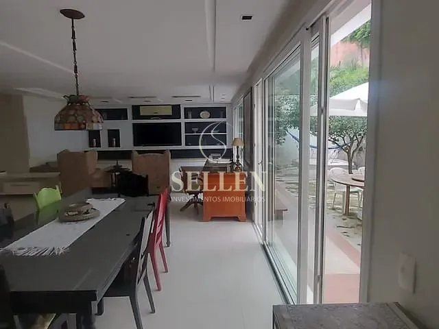 Casa 5 quartos e 2 banheiros, à venda, no bairro Praia dos Amores em Balneário Camboriú