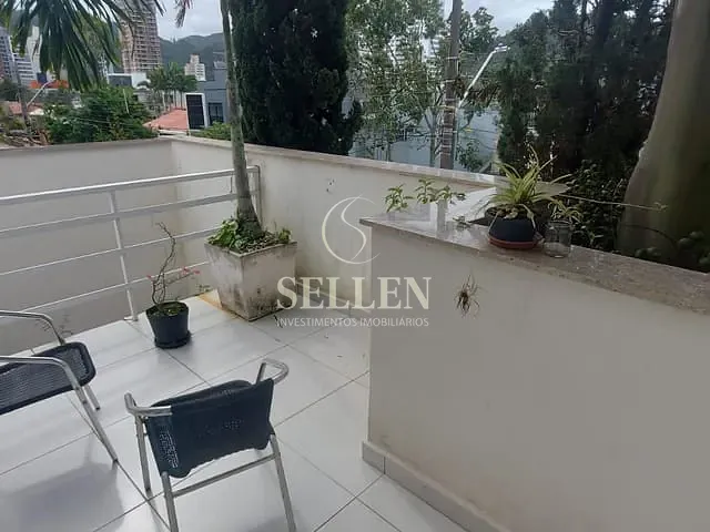 Casa 5 quartos e 2 banheiros, à venda, no bairro Praia dos Amores em Balneário Camboriú