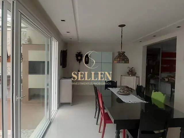 Casa 5 quartos e 2 banheiros, à venda, no bairro Praia dos Amores em Balneário Camboriú