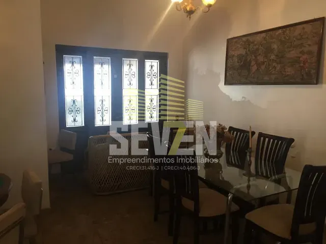 Casa com 300m² 3 quartos e 2 banheiros, à venda ou para alugar, no bairro Jardim Amália em Bauru