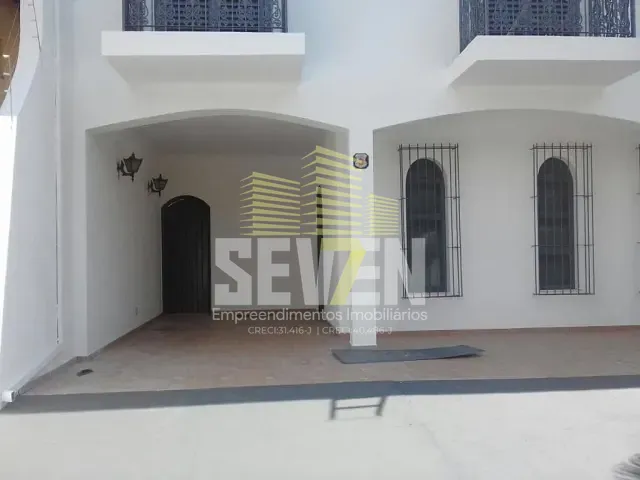 Casa com 300m² 3 quartos e 2 banheiros, à venda ou para alugar, no bairro Jardim Amália em Bauru