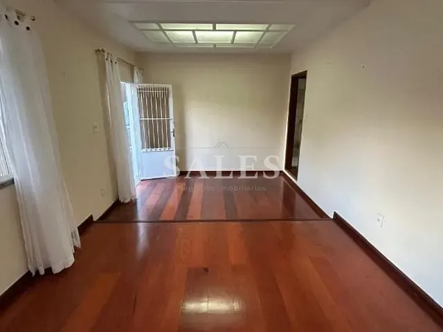 Casa com 272m² 4 quartos e 3 banheiros, à venda, no bairro Bosque dos Pinheiros em Juiz de Fora