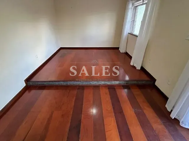 Casa com 272m² 4 quartos e 3 banheiros, à venda, no bairro Bosque dos Pinheiros em Juiz de Fora